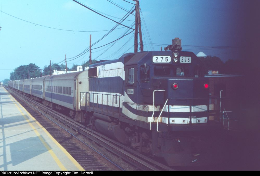 LI 275 on the rear of a PJ or KO train